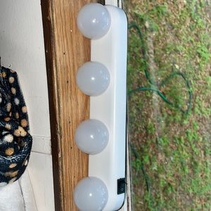 Hi I am selling a light could be used for vanity mirror etc